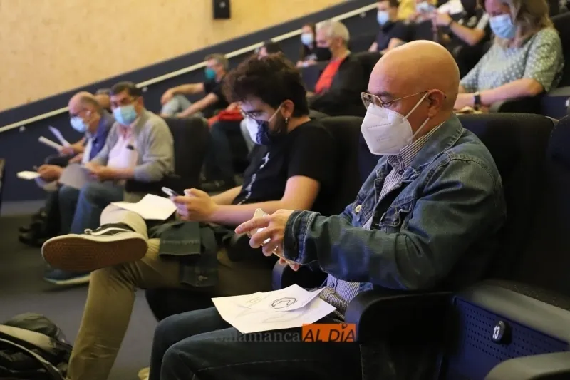 Foto 5 - Los socios de Unionistas votan a favor de subir los precios de los carnets: los colaboradores PRO...