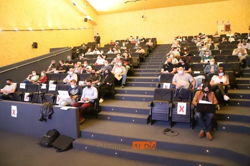 Foto 2 - Los socios de Unionistas votan a favor de subir los precios de los carnets: los colaboradores PRO...