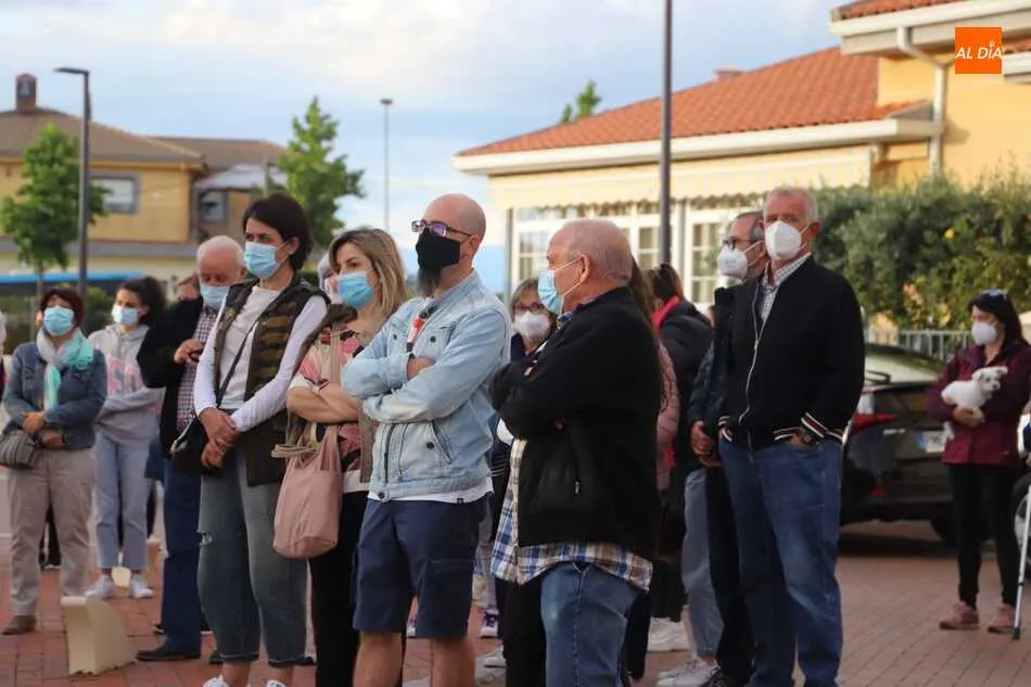 Foto 9 - Los vecinos de Do&ntilde;inos salen a la calle para mostrar su rechazo a la violencia de g&eacute;nero &nbsp;  