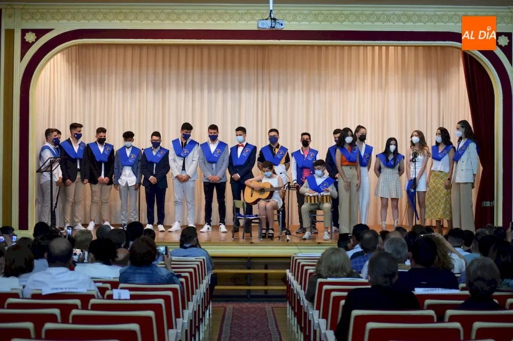 Graduación de los alumnos de 4º ESO en el Colegio Santa Isabel / Pedro Zaballos