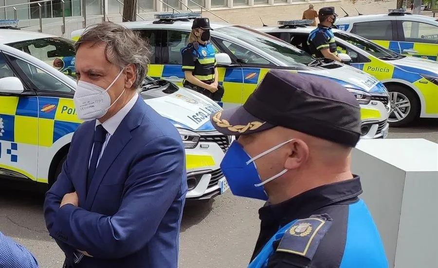 Carlos García Carbayo, alcalde de Salamanca, junto al jefe de la Policía Local, José Manuel Fernández. Foto EP