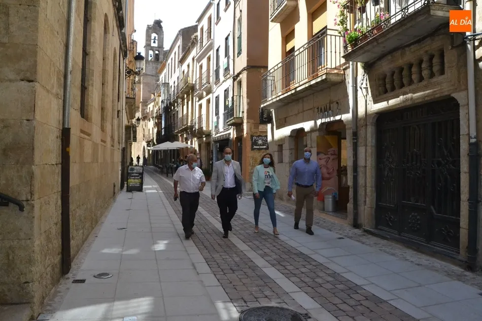 Completada la total transformación de la calle San Juan tras una inversión de 220.000€  