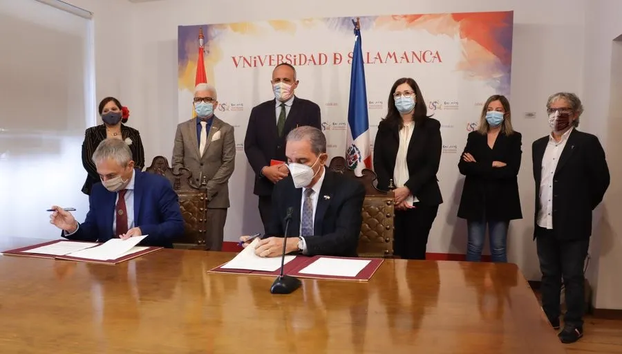 El acuerdo se ha suscrito esta mañana en un acto público que ha reunido al rector Ricardo Rivero con Franklin García, ministro de Educación Superior, Ciencia y Tecnología del país caribeño