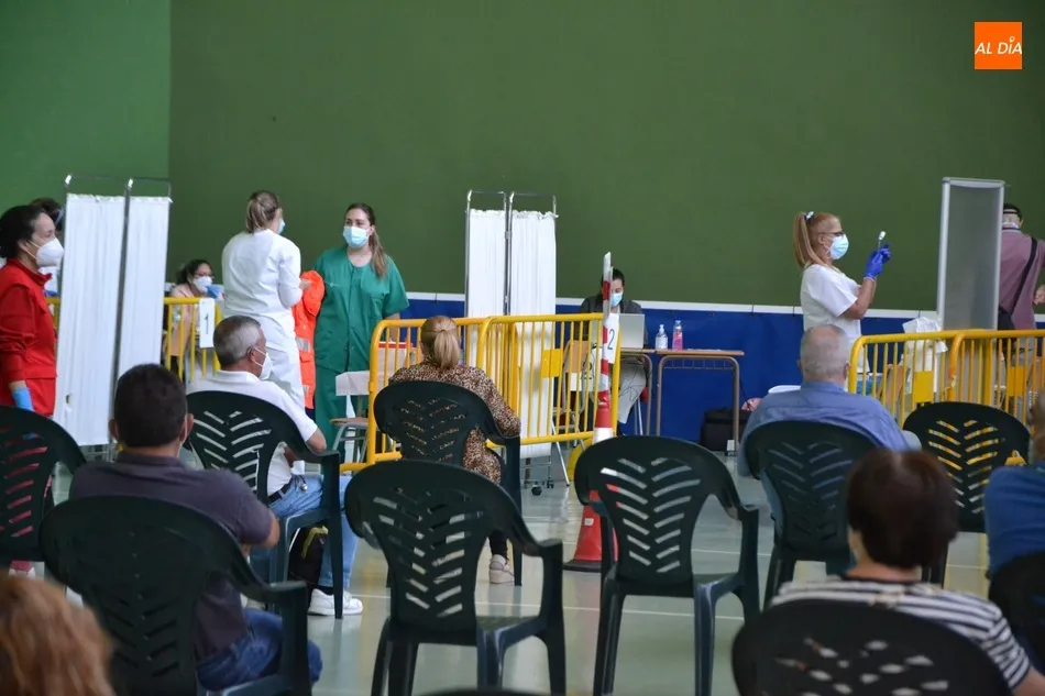 Foto 3 - Semana grande en la lucha contra el coronavirus con hasta 3 sesiones masivas de vacunaci&oacute;n  