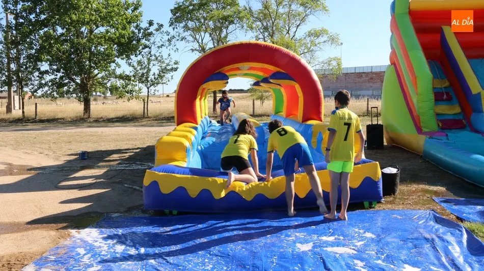 Foto 5 - El CD Los Leones se despide del curso en Vitigudino con una divertida fiesta  