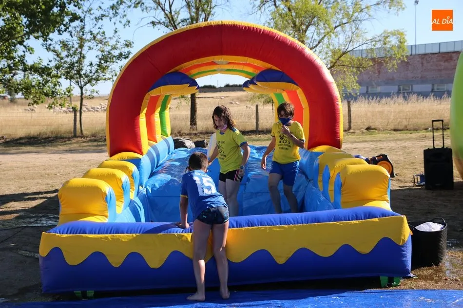 Foto 3 - El CD Los Leones se despide del curso en Vitigudino con una divertida fiesta  
