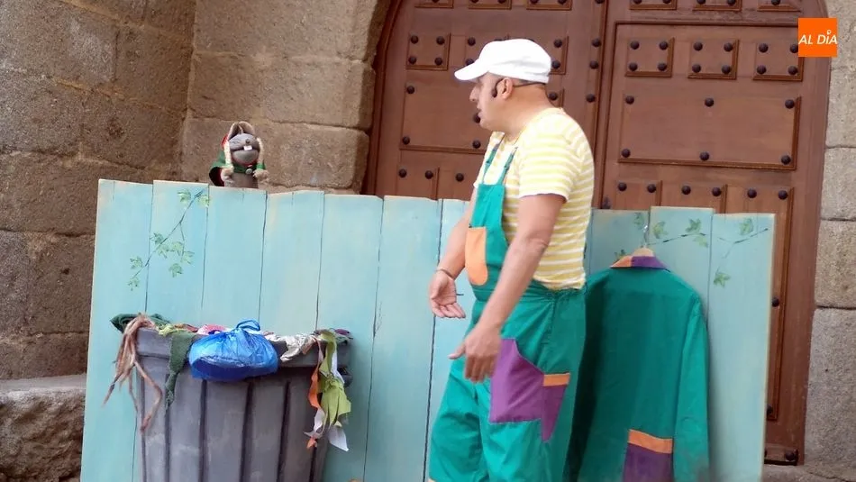 Foto 5 - Un espect&aacute;culo de t&iacute;teres sobre la concienciaci&oacute;n ecol&oacute;gica y la igualdad despide el curso...