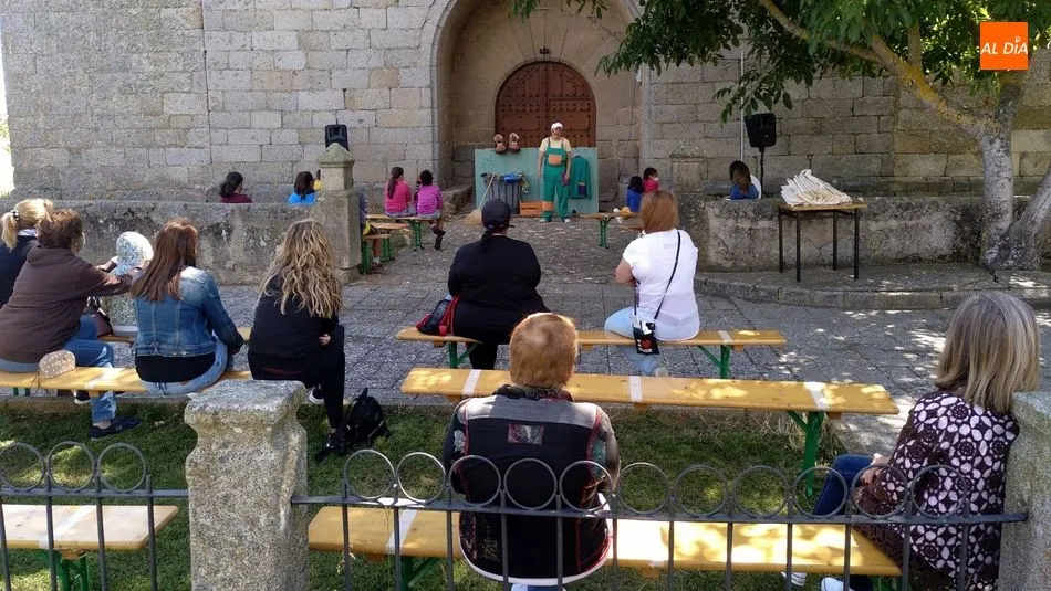 Foto 4 - Un espect&aacute;culo de t&iacute;teres sobre la concienciaci&oacute;n ecol&oacute;gica y la igualdad despide el curso...