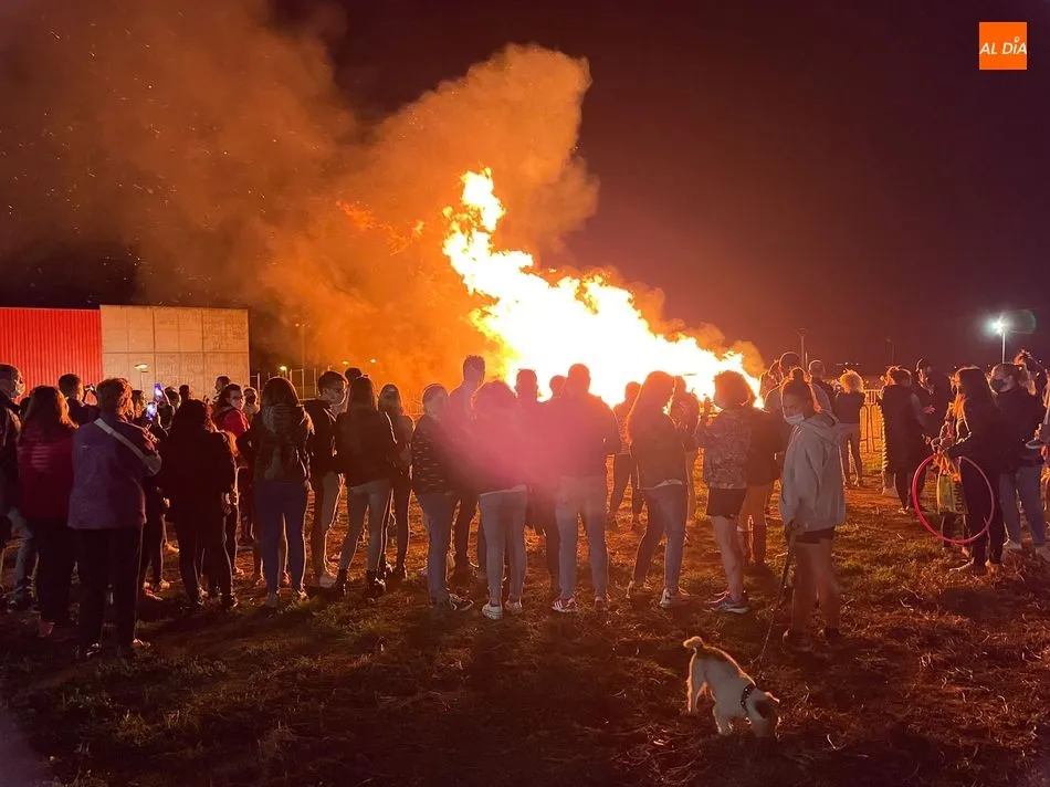 Foto 4 - &Eacute;xito de la&nbsp;hogueras de San Juan que regres&oacute; a Villares de la Reina  