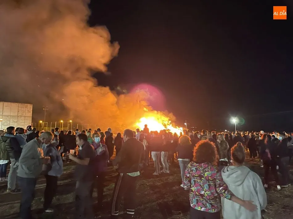Foto 3 - &Eacute;xito de la&nbsp;hogueras de San Juan que regres&oacute; a Villares de la Reina  