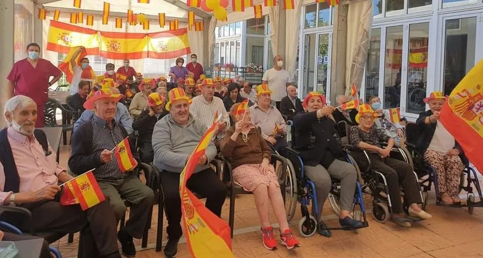 Foto 3 - Divertida celebraci&oacute;n en la residencia Arapiles con la goleada de la Selecci&oacute;n