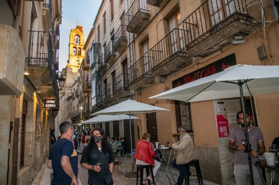 Foto 2 - Vecinos y comerciantes de la calle San Juan festejan la noche que da nombre a su v&iacute;a  