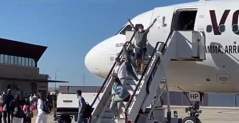 Foto 3 - Salamanca recupera los vuelos regulares con la llegada del primer avi&oacute;n con destino a Palma de...