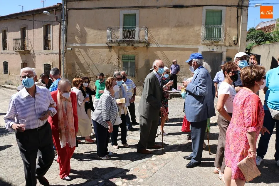Hinojosa vibra en San Juan con el Baile de la bandera  