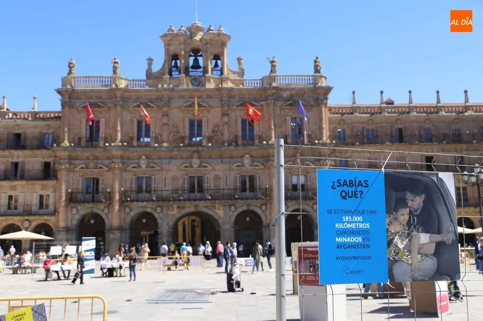 Foto 8 - Asociaciones salmantinas muestran en la Plaza Mayor la dura realidad de los refugiados
