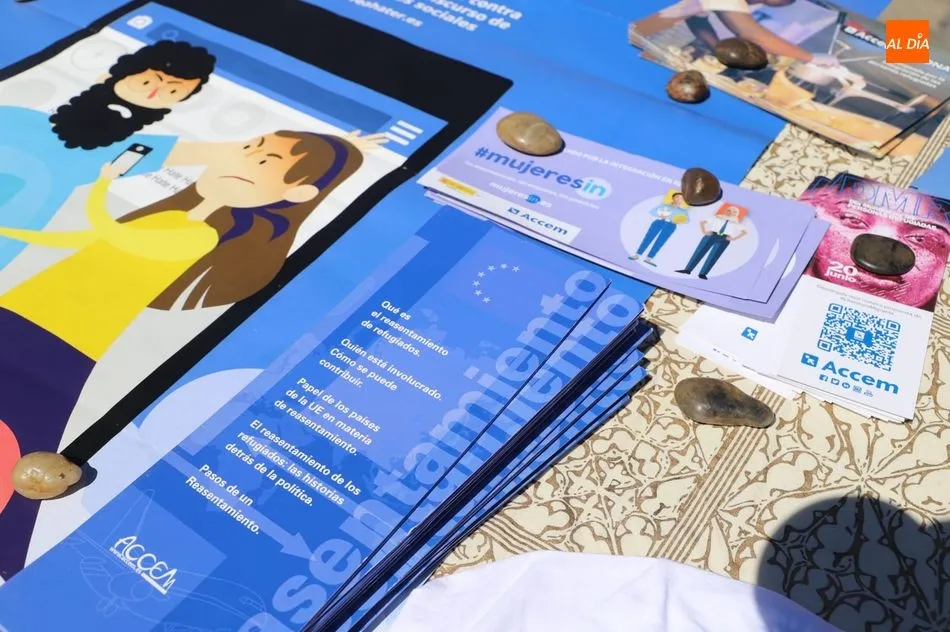 Foto 7 - Asociaciones salmantinas muestran en la Plaza Mayor la dura realidad de los refugiados
