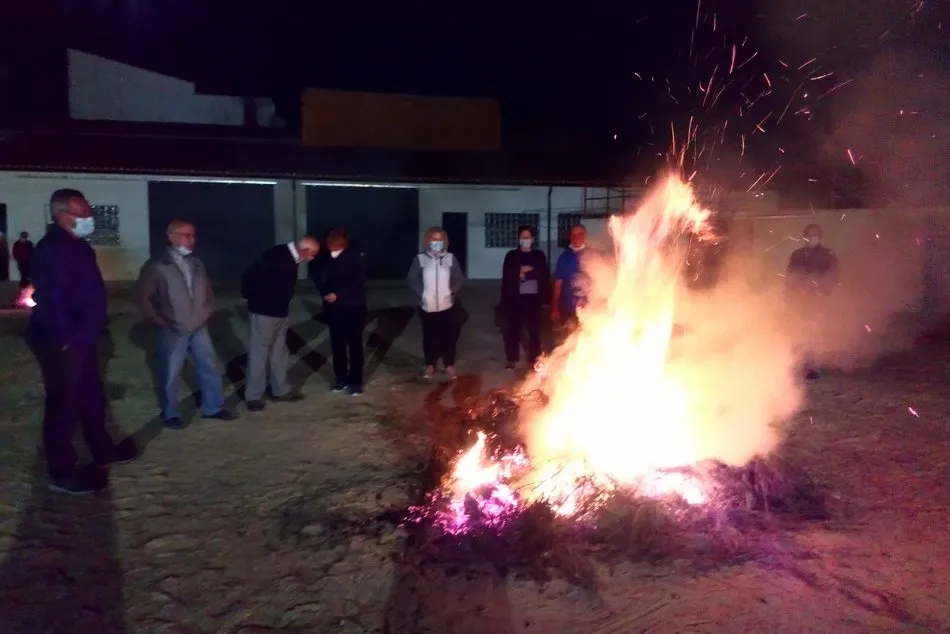 Foto 2 - Barruecopardo vive San Juan con la tradicional hoguera  