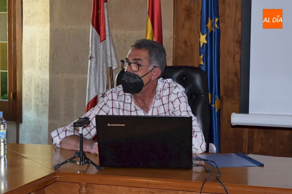 Foto 2 - Manuel P&eacute;rez clausura el ciclo Provincia Universitaria con su ponencia sobre la iconograf&iacute;a...