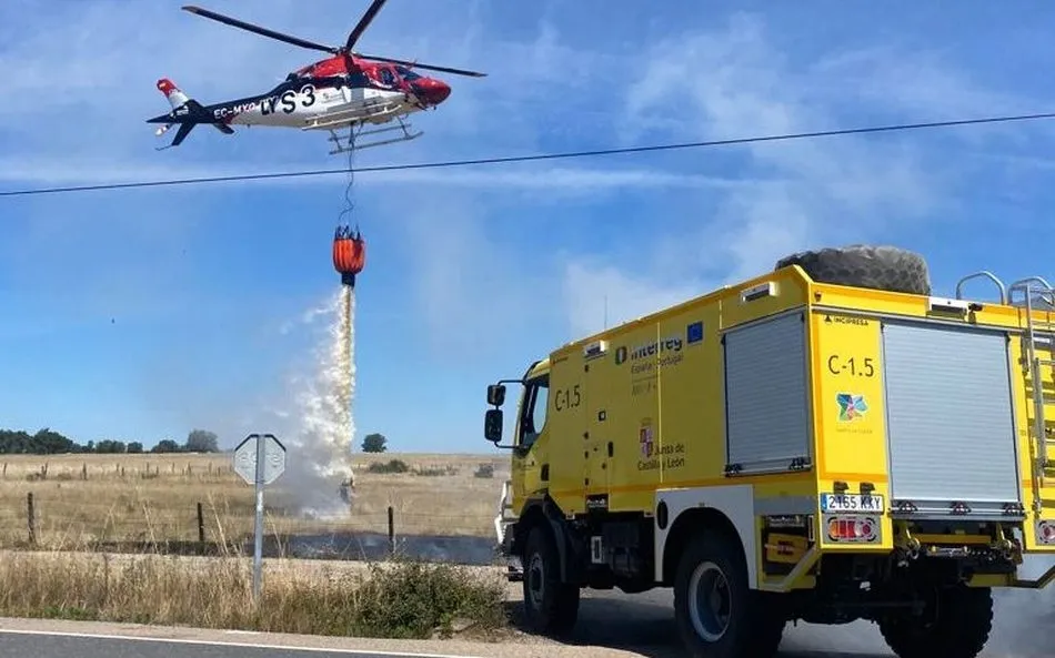Foto 4 - El incendio de un veh&iacute;culo en las proximidades de Cerralbo origina un incendio forestal  
