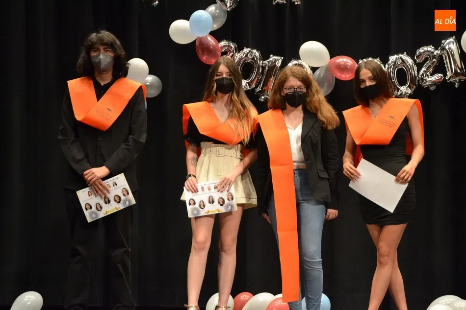 Foto 10 - El IES Tierra despide en el Teatro Nuevo a la &ldquo;generaci&oacute;n del esfuerzo&rdquo;  