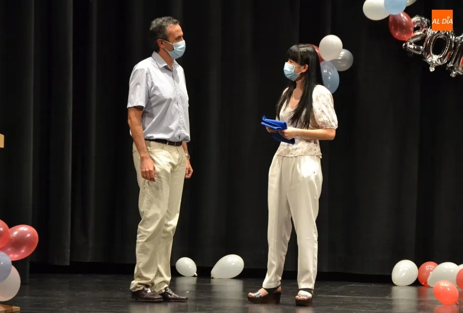Foto 7 - El IES Tierra despide en el Teatro Nuevo a la &ldquo;generaci&oacute;n del esfuerzo&rdquo;  