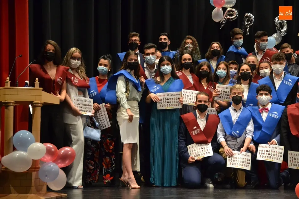 Foto 4 - El IES Tierra despide en el Teatro Nuevo a la &ldquo;generaci&oacute;n del esfuerzo&rdquo;  