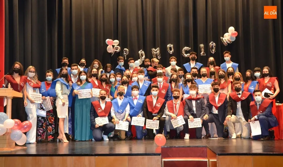 Foto 5 - El IES Tierra despide en el Teatro Nuevo a la &ldquo;generaci&oacute;n del esfuerzo&rdquo;  
