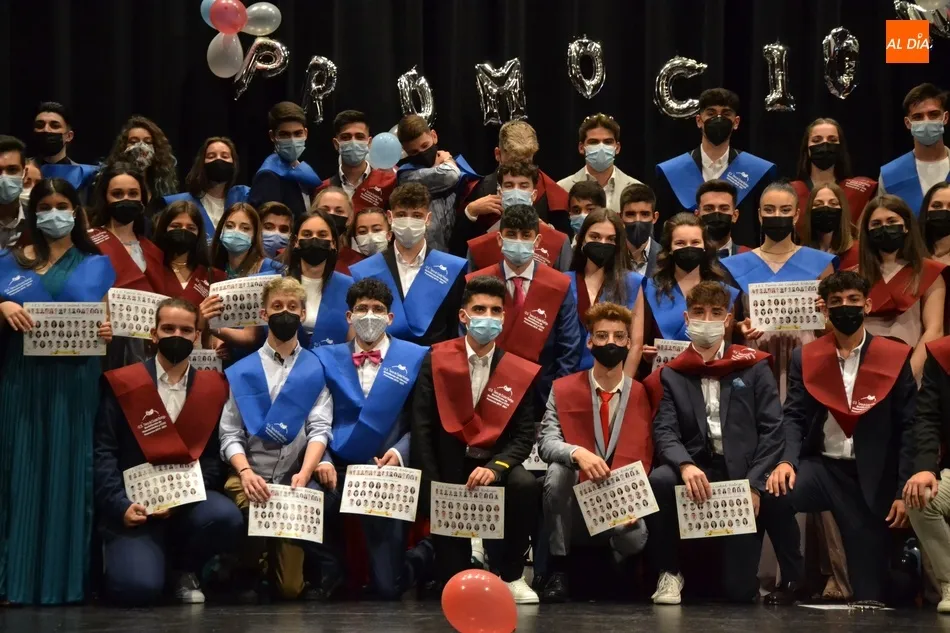 Foto 3 - El IES Tierra despide en el Teatro Nuevo a la &ldquo;generaci&oacute;n del esfuerzo&rdquo;  