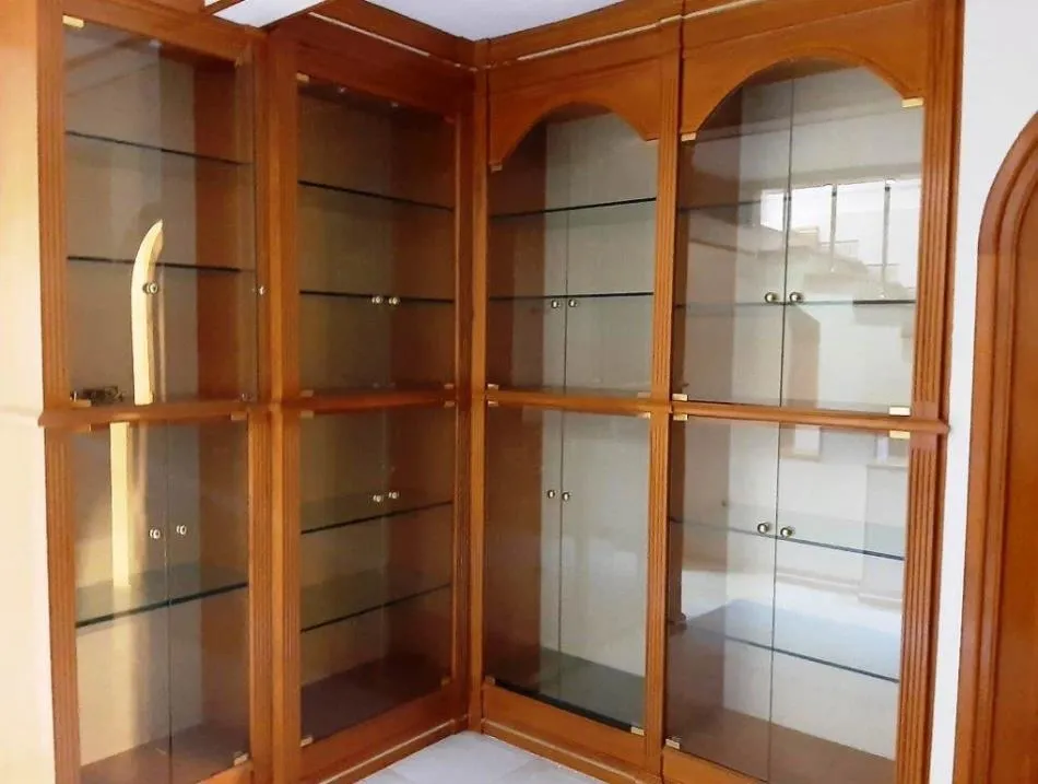 Foto 2 - Donados una serie de muebles al Ayuntamiento mirobrigense  