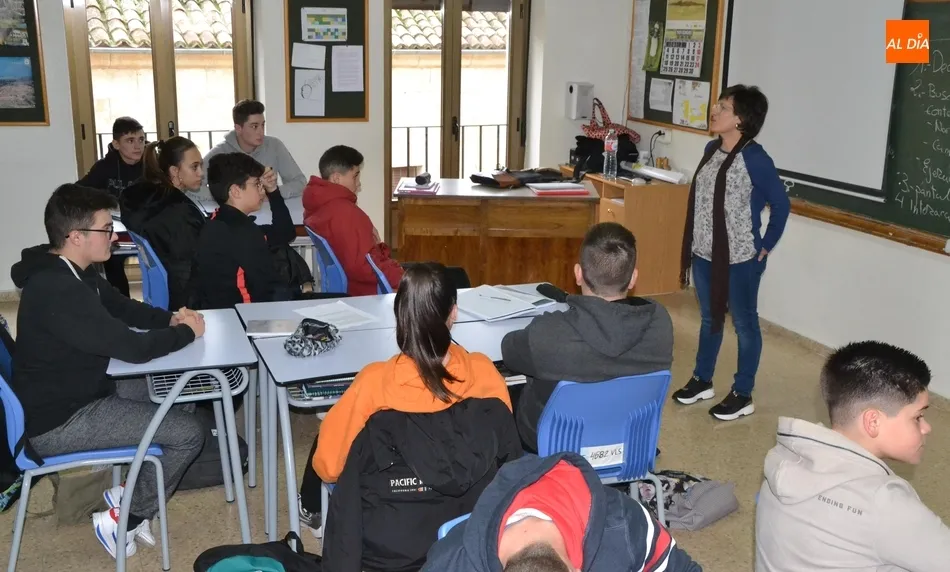 Imagen de los talleres realizados por ARCIU en centros educativos poco antes de la pandemia