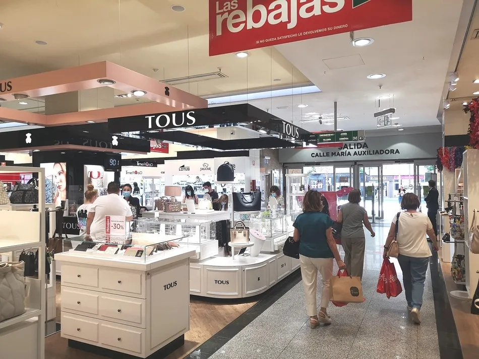 Foto 4 - Primer d&iacute;a de las Rebajas de verano en El Corte Ingl&eacute;s&nbsp;