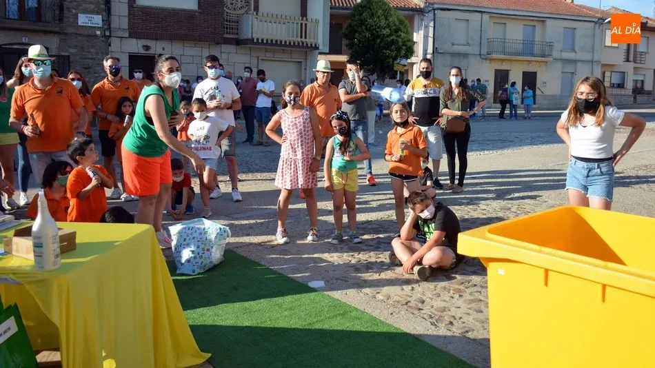 Foto 11 - El juego de la ruleta del reciclaje tambi&eacute;n tiene cabida en las fiestas de San Juan de Hinojosa de ...