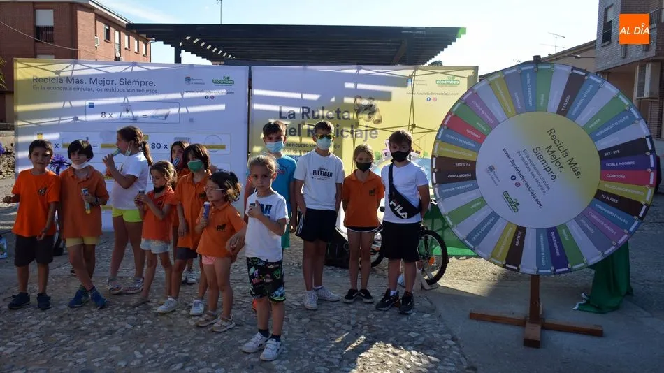 Foto 7 - El juego de la ruleta del reciclaje tambi&eacute;n tiene cabida en las fiestas de San Juan de Hinojosa de ...