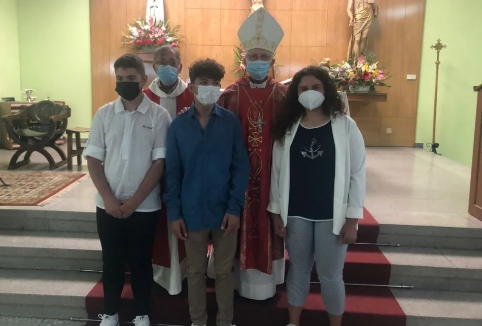 Confirmados tres jóvenes en la Parroquia de Fátima  