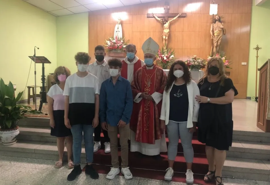 Foto 2 - Confirmados tres j&oacute;venes en la Parroquia de F&aacute;tima  
