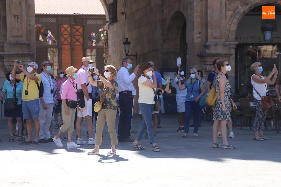 Foto 11 - El p&uacute;blico en Salamanca se resiste dejar de utilizar la mascarilla