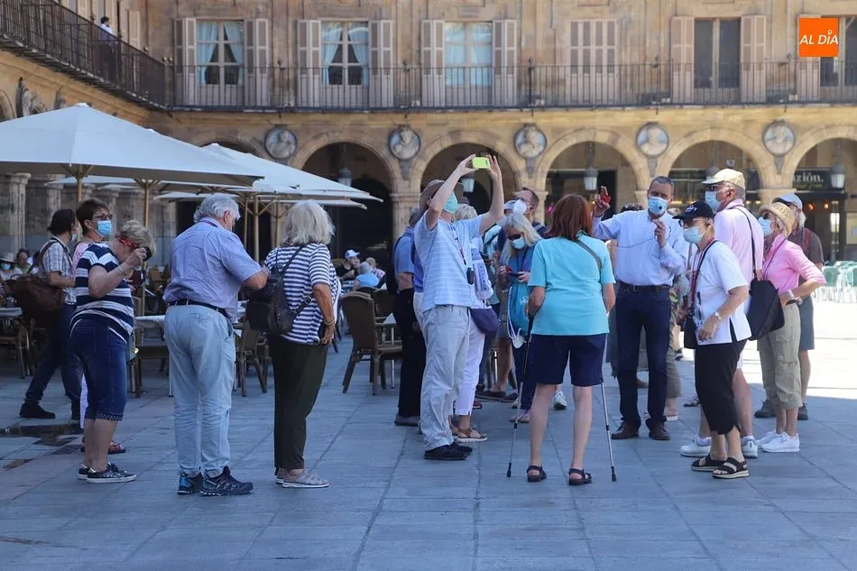 Foto 10 - El p&uacute;blico en Salamanca se resiste dejar de utilizar la mascarilla