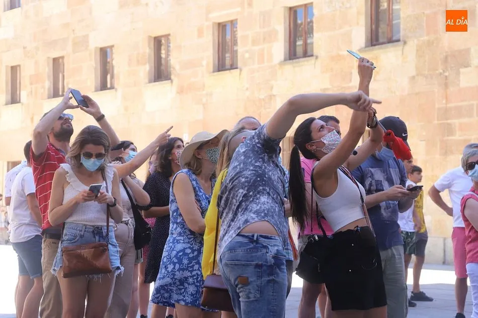 Foto 8 - El p&uacute;blico en Salamanca se resiste dejar de utilizar la mascarilla