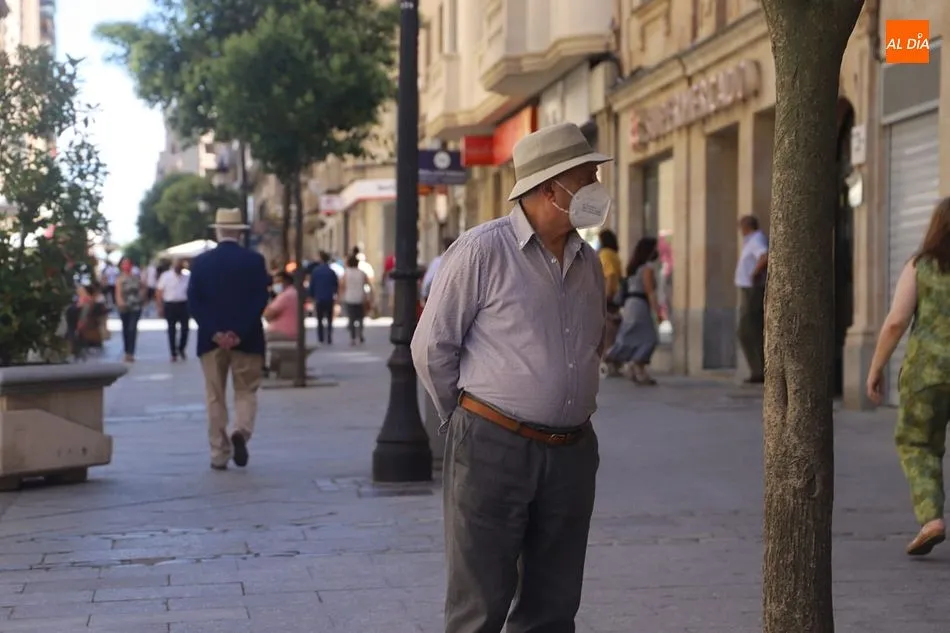 Foto 7 - El p&uacute;blico en Salamanca se resiste dejar de utilizar la mascarilla