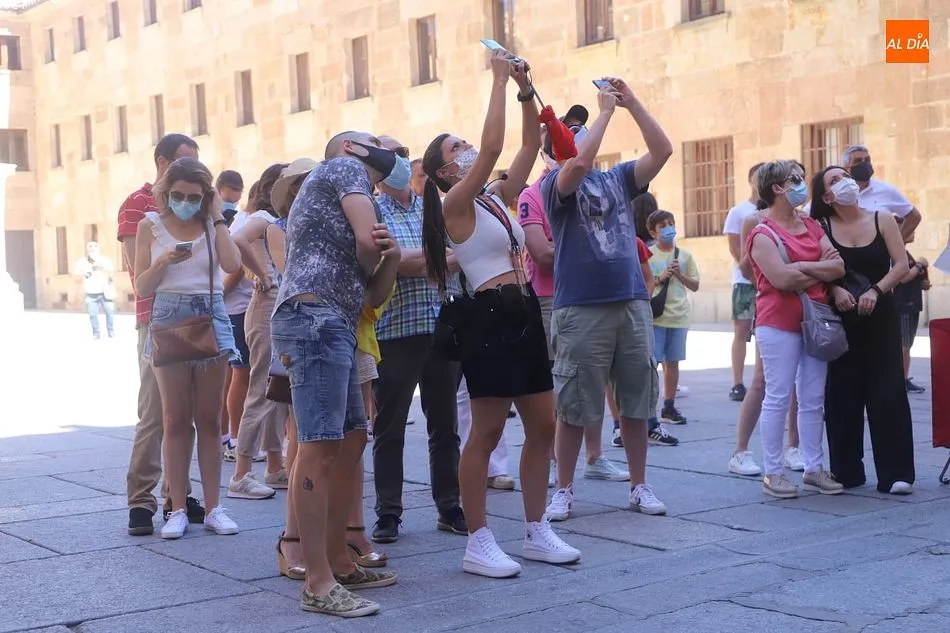 Foto 5 - El p&uacute;blico en Salamanca se resiste dejar de utilizar la mascarilla