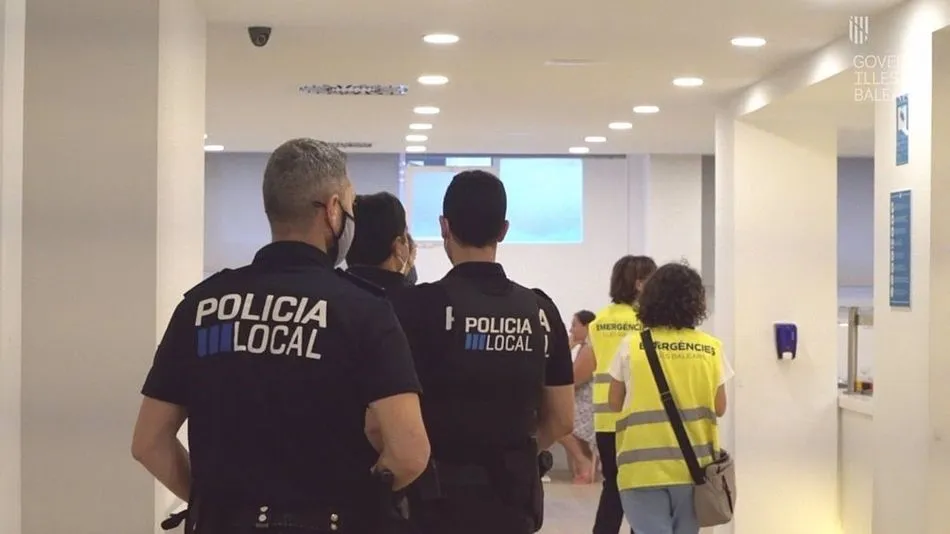 Servicios de emergencias y autoridades policiales continúan con las inspecciones de los establecimientos y zonas que favorecieron el macrobrote en Mallorca. - CAIB PALMA, 26 Jun. (EUROPA PRESS) -