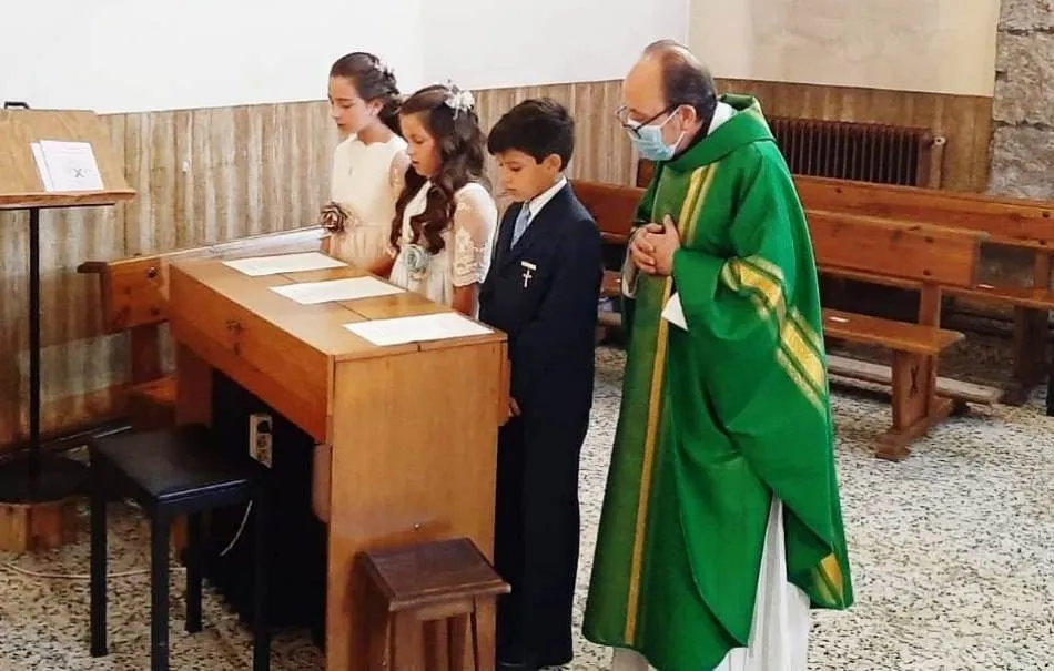 Foto 5 - San Andr&eacute;s abre con tres ni&ntilde;os su ciclo de Primeras Comuniones  