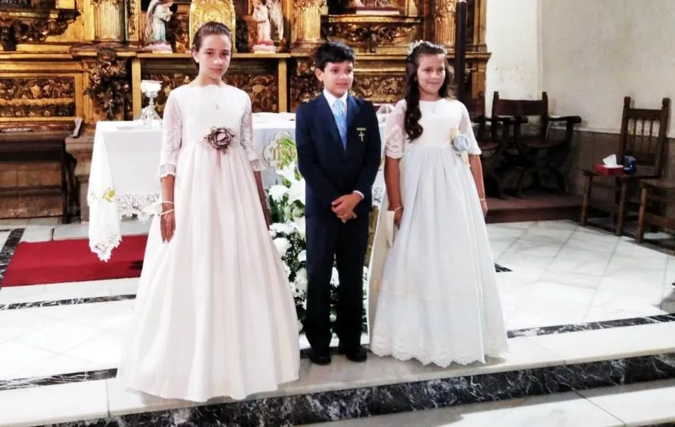 San Andrés abre con tres niños su ciclo de Primeras Comuniones  