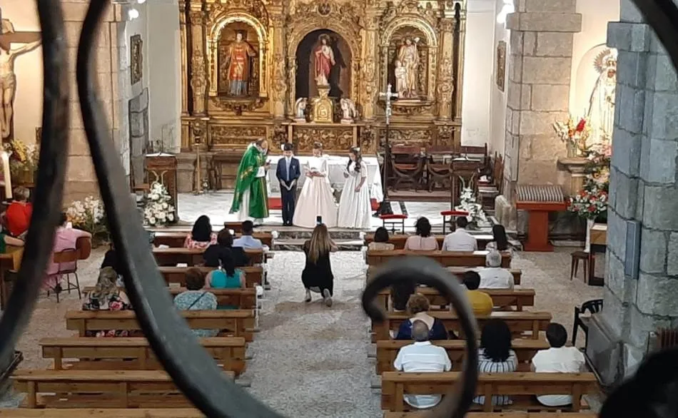 Foto 3 - San Andr&eacute;s abre con tres ni&ntilde;os su ciclo de Primeras Comuniones  