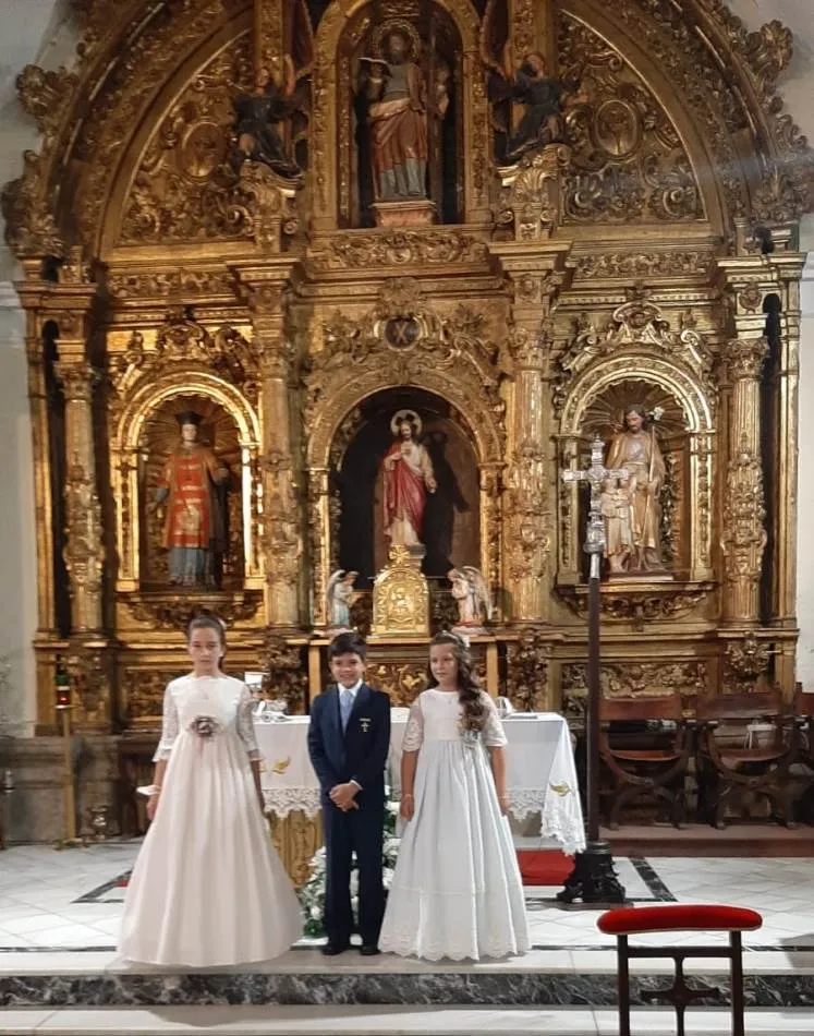 Foto 4 - San Andr&eacute;s abre con tres ni&ntilde;os su ciclo de Primeras Comuniones  