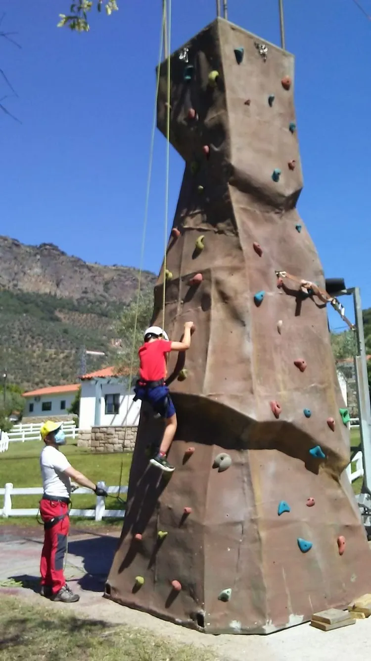 Foto 3 - La Diputaci&oacute;n facilita a 40 ni&ntilde;os de la provincia disfrutar del deporte y la naturaleza en...