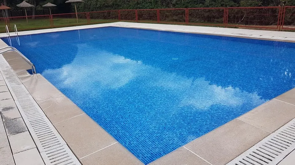 Foto 2 - Apertura de renovadas piscinas en Babilafuente  
