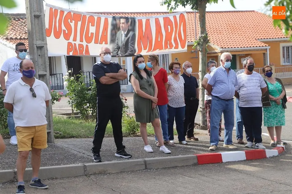 Foto 11 - Vecinos recuerda a Mario Casal tras un a&ntilde;o sin esclarecerse su muerte