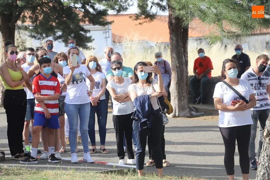 Foto 9 - Vecinos recuerda a Mario Casal tras un a&ntilde;o sin esclarecerse su muerte