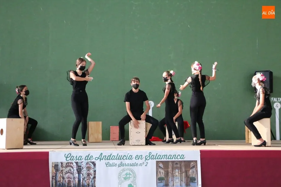 Foto 10 - Arrancan las fiestas en Villar de Peralonso con una bonita actuaci&oacute;n de sevillanas  